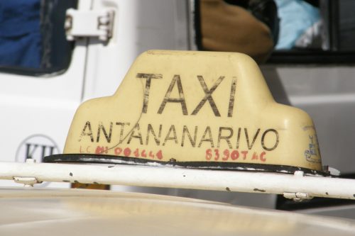 Article : Taxi d’Antananarivo, les vieux tacos restent une solution